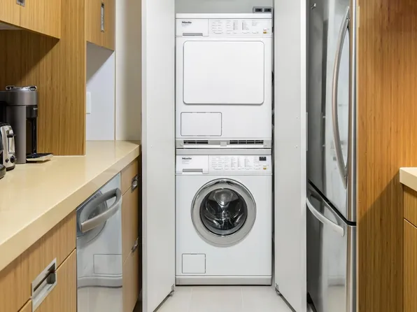 450 West 17th Street image 2 of 20