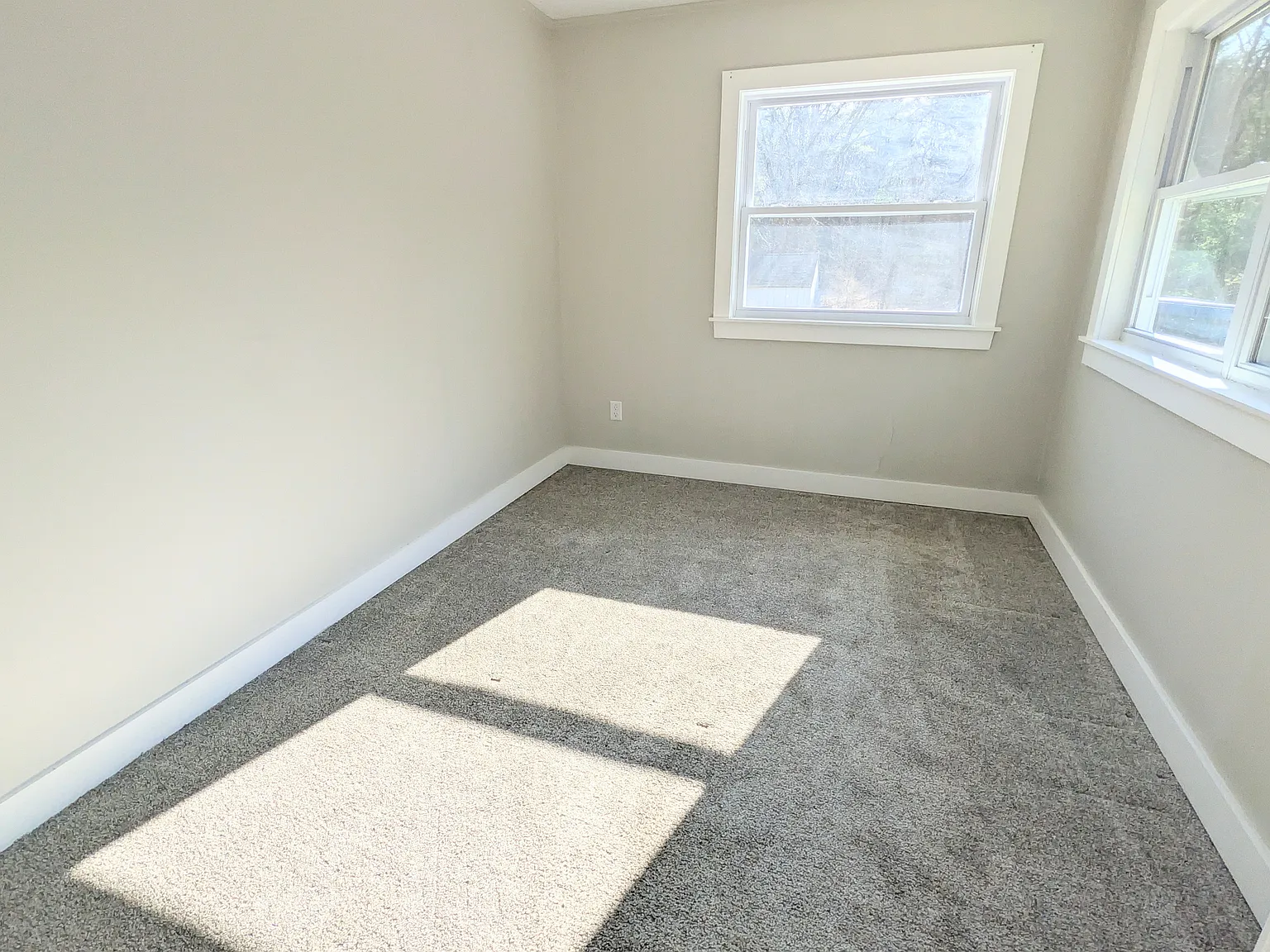 2 bed, 1000 sqft, $1,600 — Photo 2