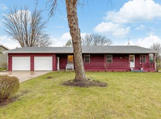 300 Evergreen Dr E, Cannon Falls, MN 55009