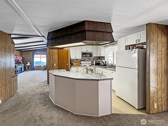 3rd image of 1358 Samuel Drive