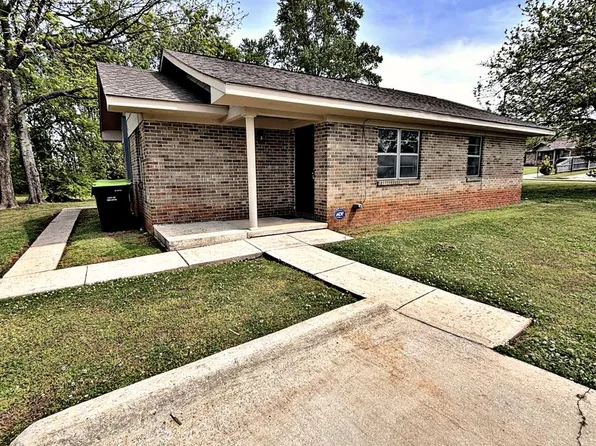 102 Elm Ct NE, Decatur, AL 35601