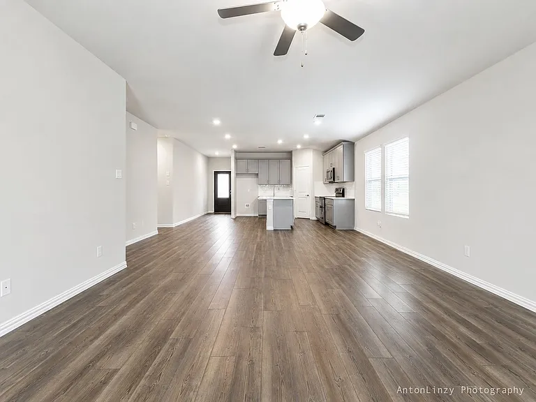 3230 Baehr Dr — Photo 10