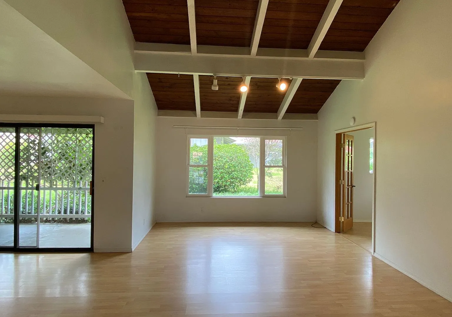 Charming 2-Bedroom 2-Bath plus Bonus Room Home for Rent in Waimea — Photo 2