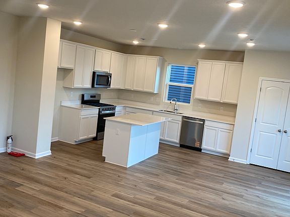 4th image of 3872 Riverstone Dr