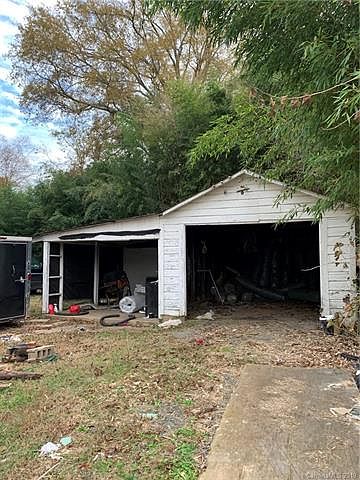 2nd image of 1037 Druid Cres
