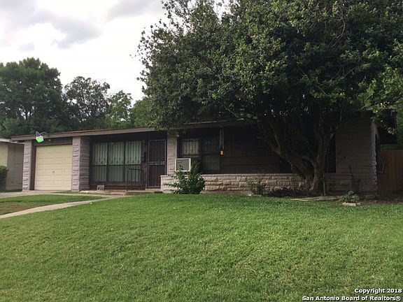 3rd image of 455 Gilbert Ln