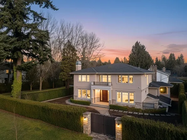 6708 Yew St, Vancouver, BC V6P 5W1