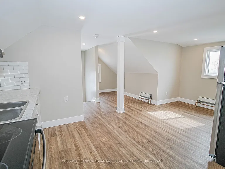 181 Welland St #UPPER — Photo 4