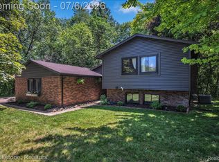 5067 Algonquin Blvd, Clarkston, MI 48348