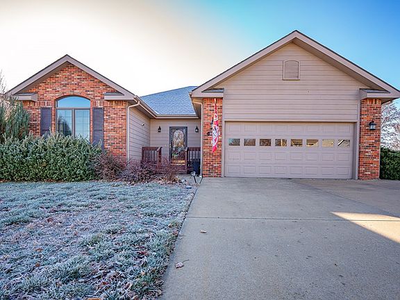 2nd image of 2136 Pheasant Ln