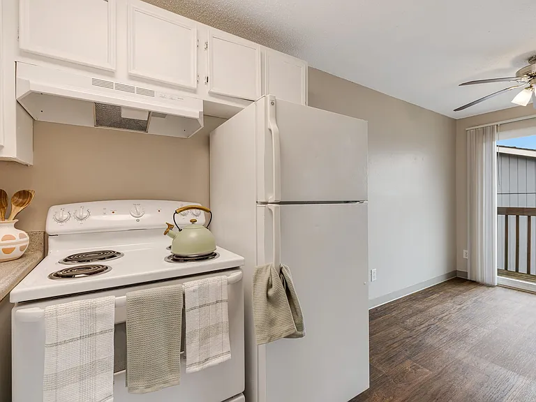 Moreland Place Apartments — Photo 16