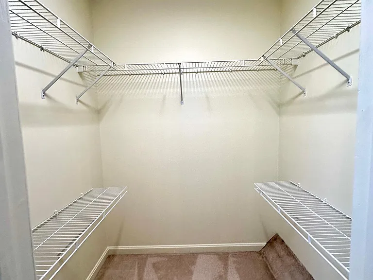 1290 Wanda Dr - Bed 1 Walkin Closet