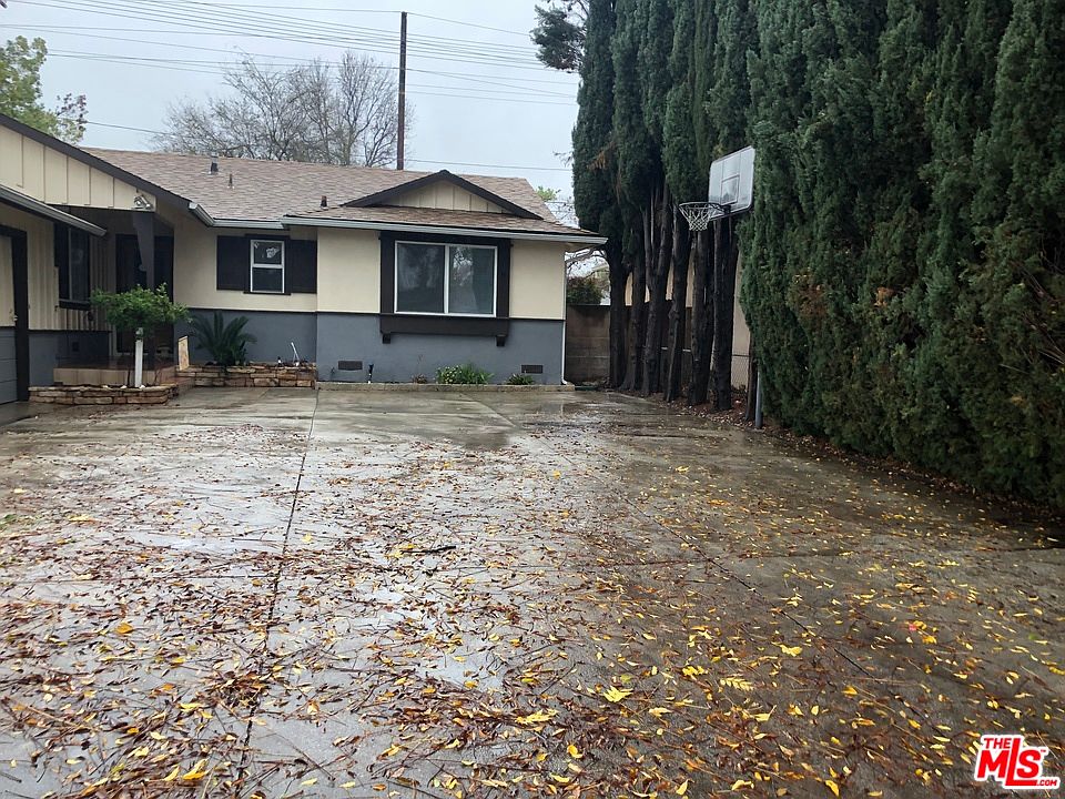 1st image of 23036 Gilmore St