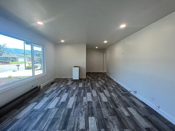 3rd image of 1253 Ironbridge Way