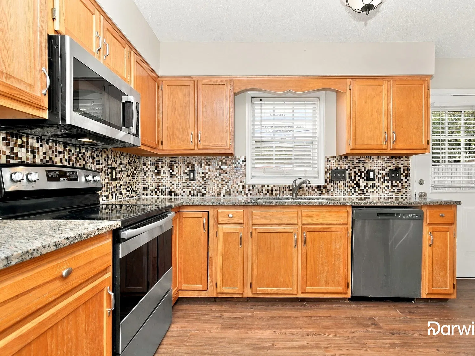 3 bed, 2.0 bath, 1462 sqft, $2,025 — Photo 4