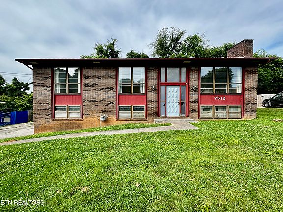 3rd image of 7512 S Whispering Oak Cir