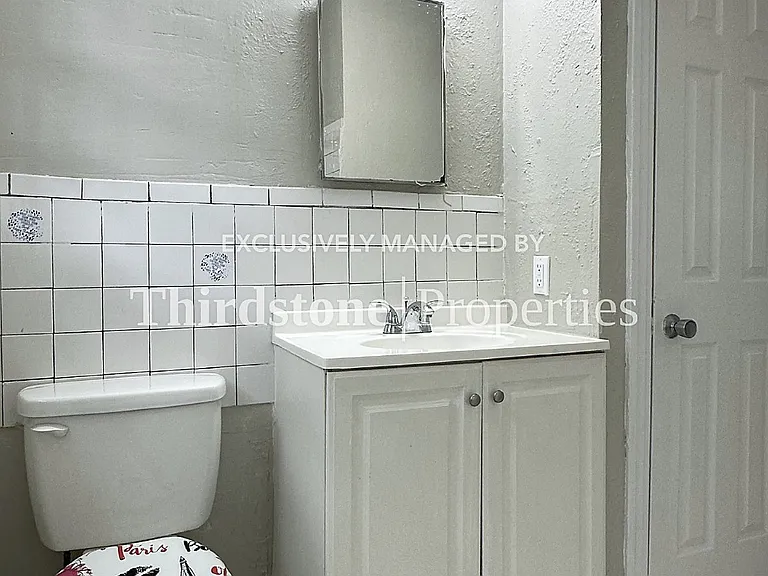 562 W 49th St — Photo 8