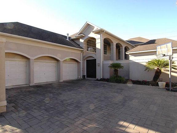 HUGE MOTORCOURT FOR PARKING AND 3 CAR GARAGE