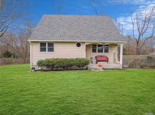37 N Dunton Ave, East Patchogue, NY 11772