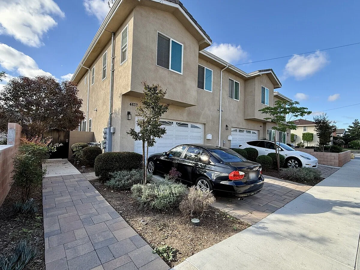 3 bed, 2.5 bath, 1394 sqft, $3,750 — Photo 2