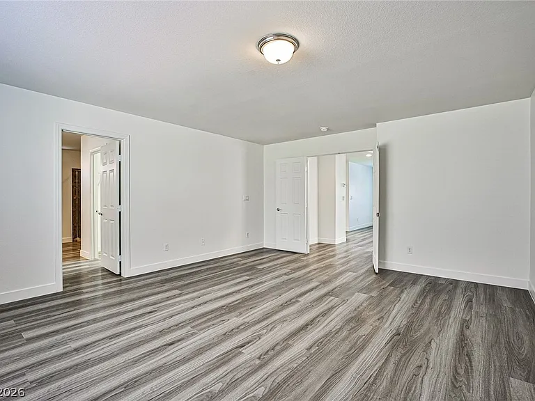 6744 Philharmonic Ave — Photo 11