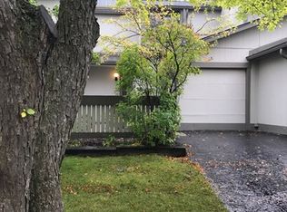 122 New Castle Ct, Rolling Meadows, IL 60008