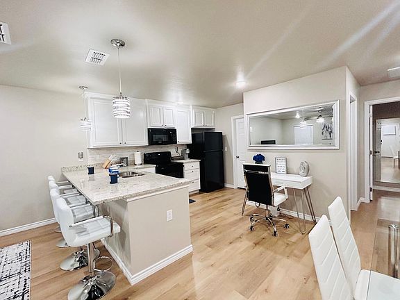 5th image of 3140 Westminster Dr #B