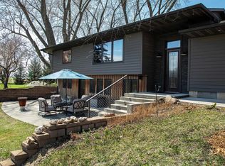 100 Cedar Dr, Waverly, IA 50677