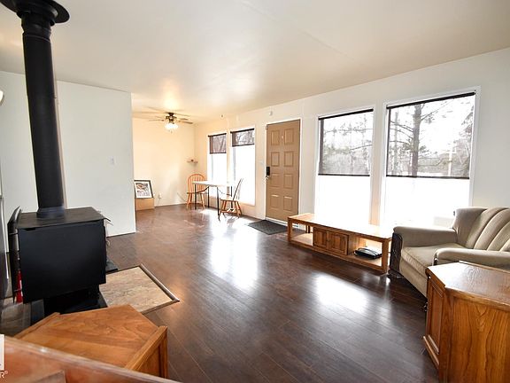 4th image of 375 Perch Cres