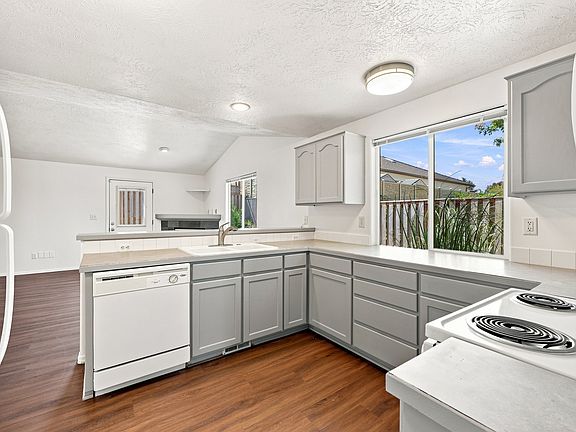 5th image of 20386 Tyler Ln
