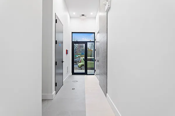 Rented by Safdie Realty Group | media 21