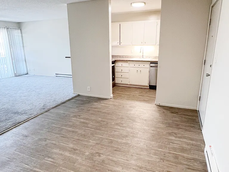 Otis Terrace Apartments — Photo 12