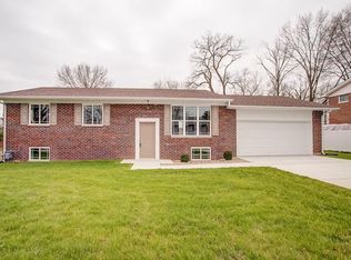 305 Neptune Ln, Godfrey, IL 62035
