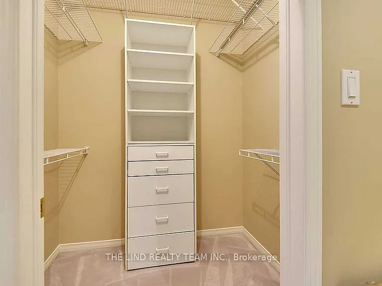 238 Deerglen Ter — Photo 10