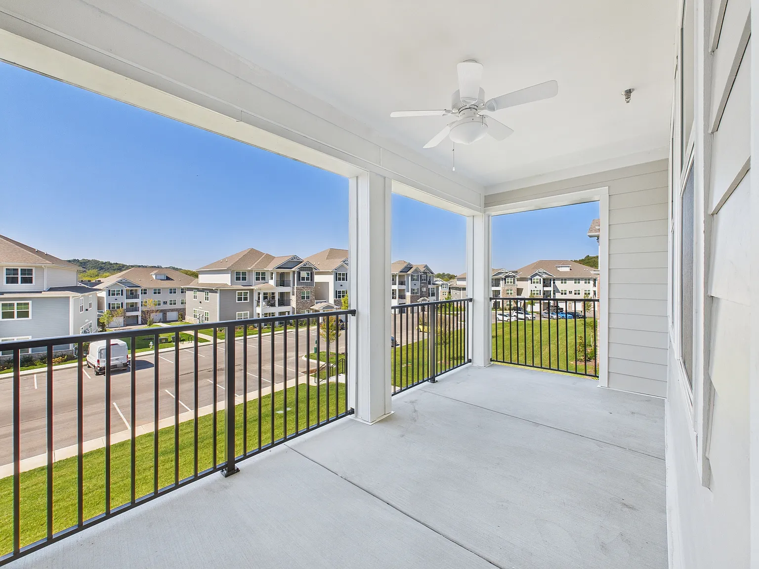2 bed, 1267 sqft, $1,999 — Photo 3