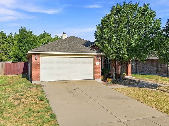 4th image of 40 Daisy Dr