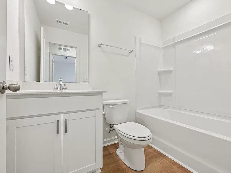 212 Parker Ln — Photo 3