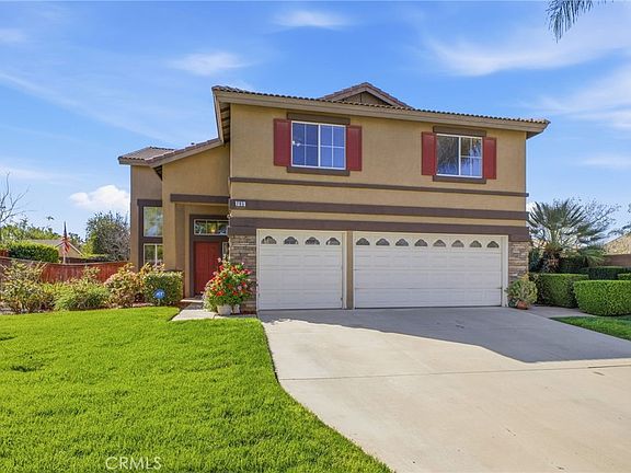 2nd image of 785 Pine Ridge Cir