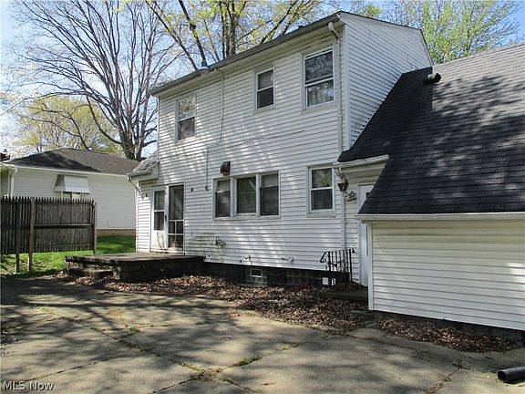 5th image of 1363 Superior Ave