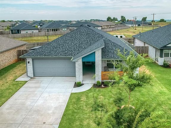 3rd image of 1264 SW 159th St
