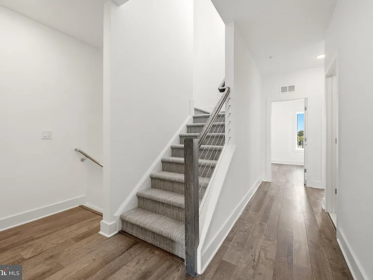 44824 Tiverton Sq — Photo 35