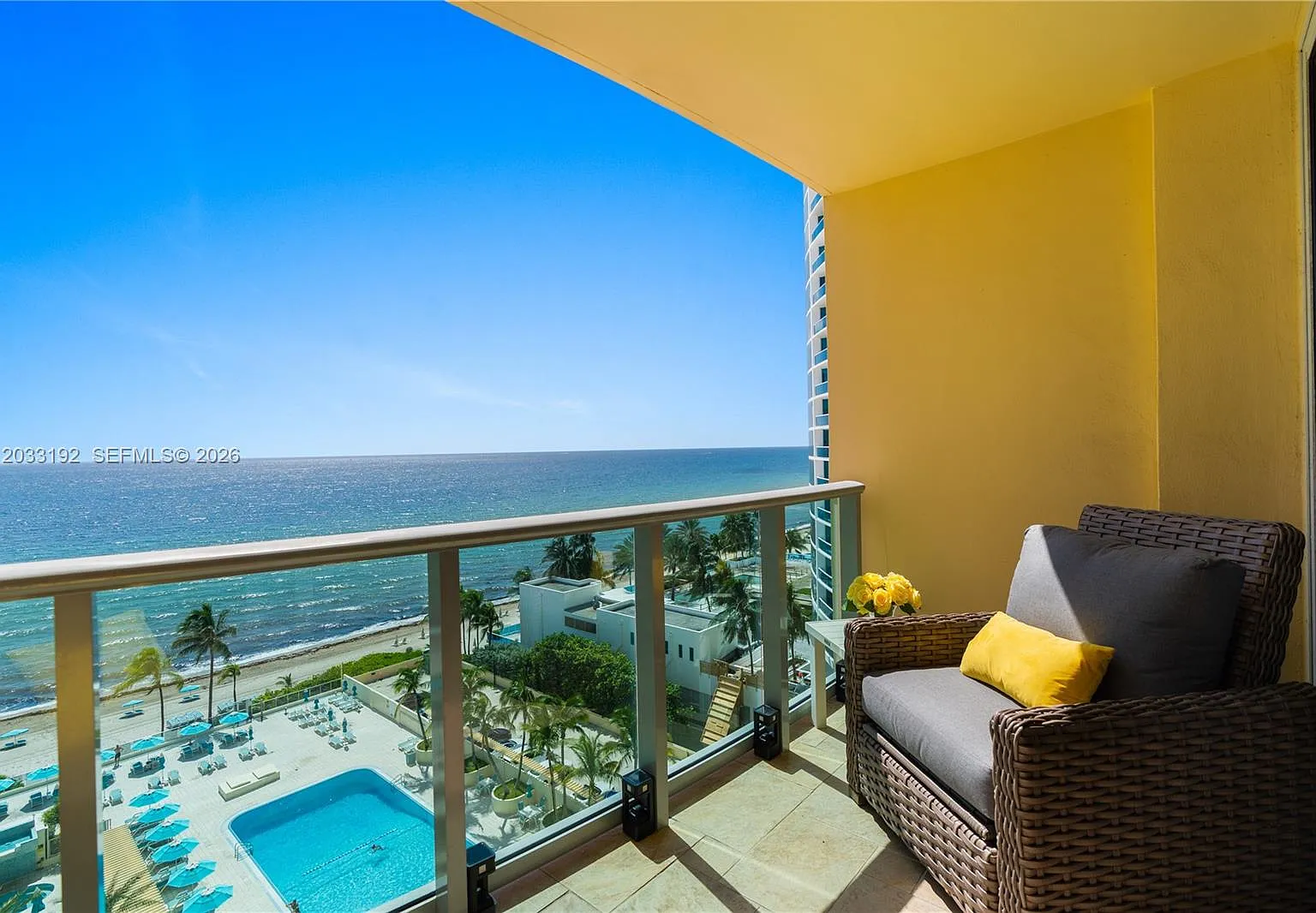 Wave Condo — Photo 2