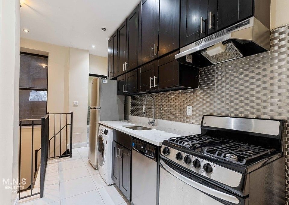 1st image of 118 W 109th St APT 3E