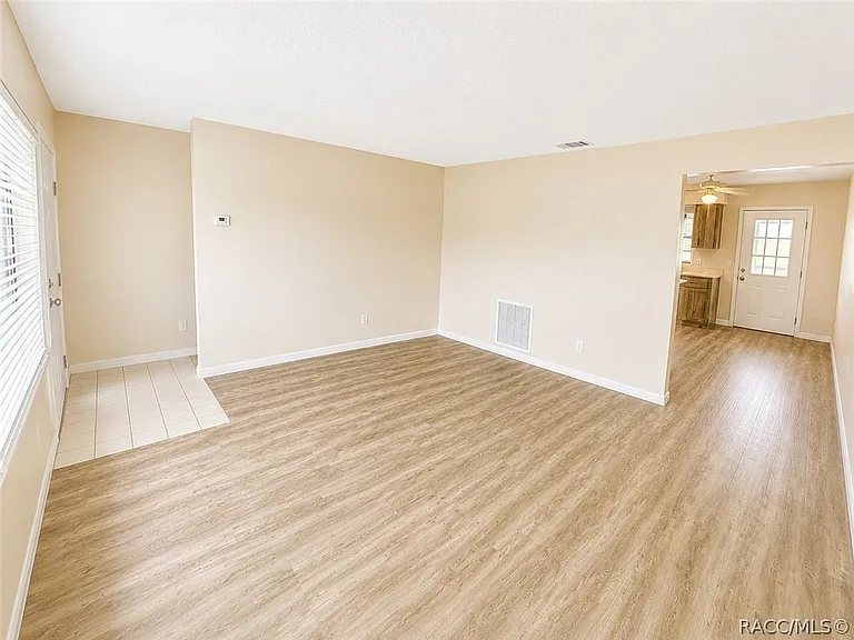 9476 W Green Bay Ln — Photo 2