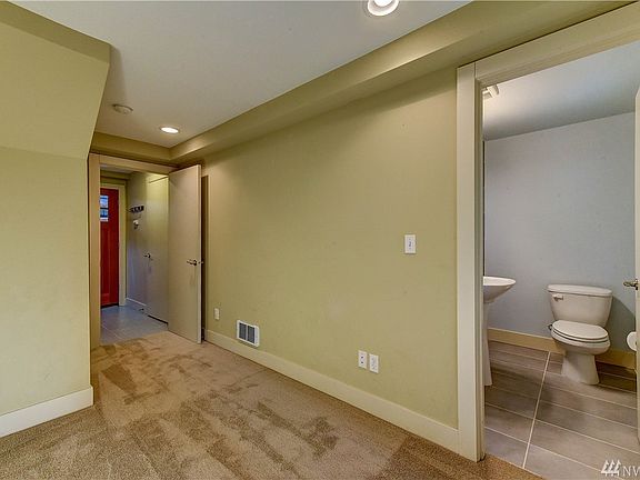 4th image of 9613 Roosevelt Way NE #A