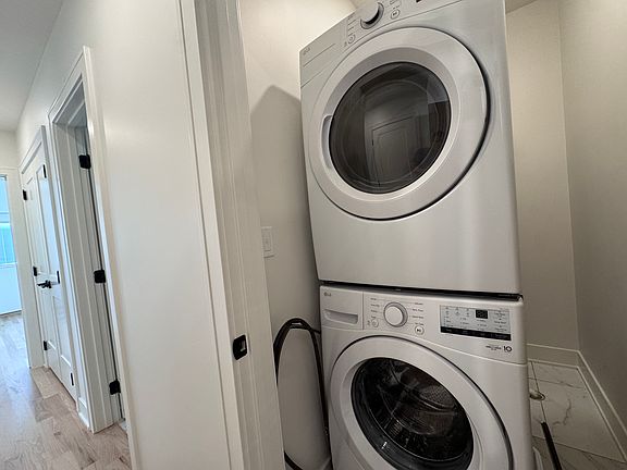 4th image of 3023 W Ainslie St #1