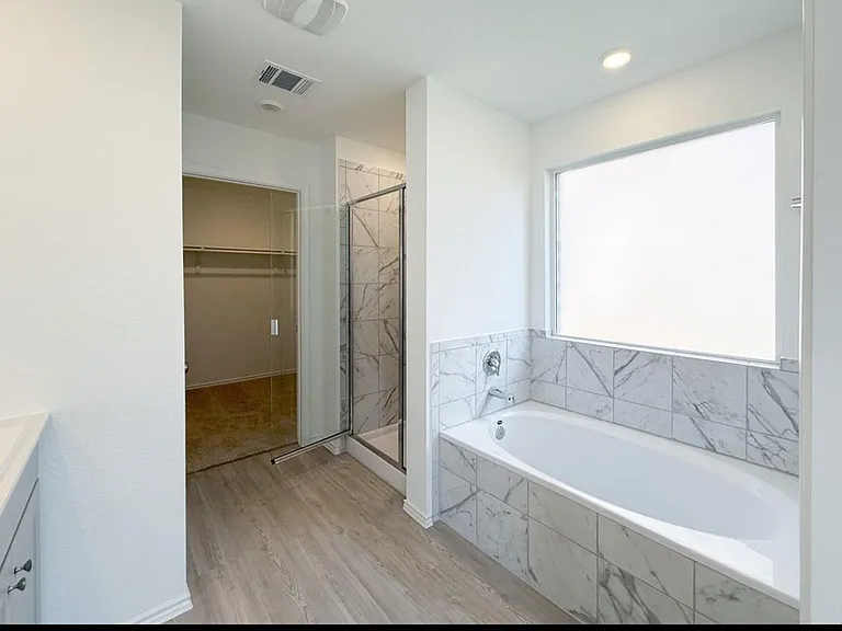 124 Greystone Ct — Photo 6