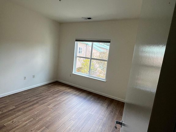 4th image of 1020 Gravenstein Ave #210