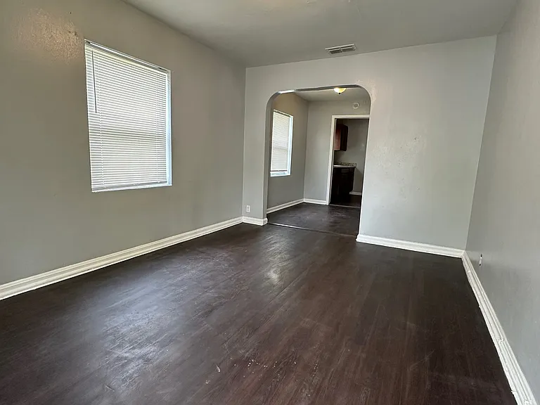 1450 W 22nd St — Photo 11