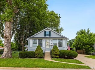 3655 Long Dr, Saint Ann, MO